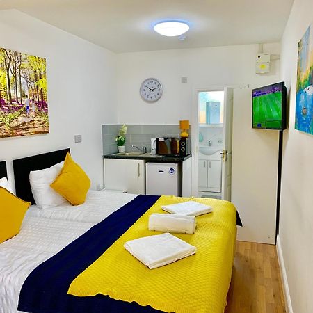 London Studio Apartments, Private Bathroom, Kitchenette, Parking, Np2 Εξωτερικό φωτογραφία
