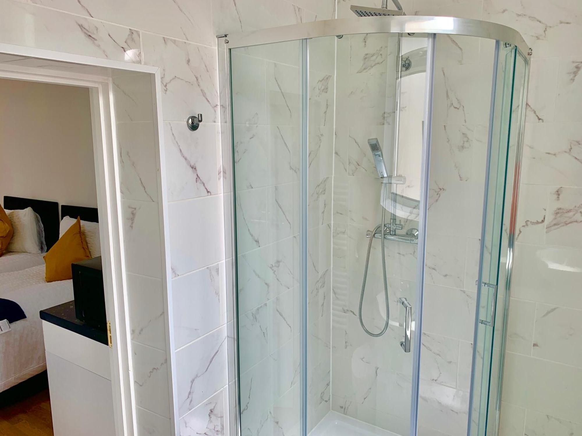 London Studio Apartments, Private Bathroom, Kitchenette, Parking, Np2 Εξωτερικό φωτογραφία