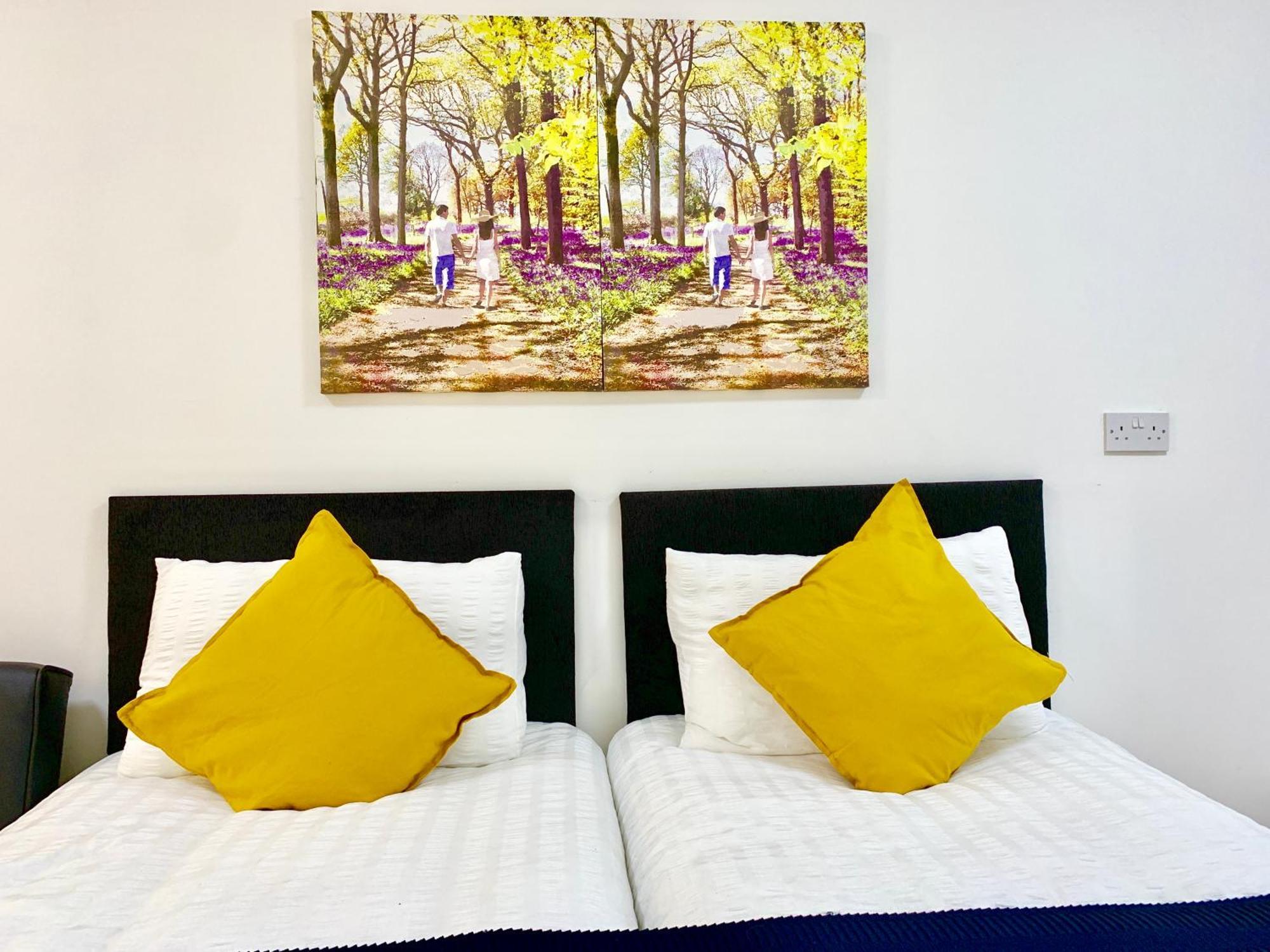 London Studio Apartments, Private Bathroom, Kitchenette, Parking, Np2 Εξωτερικό φωτογραφία