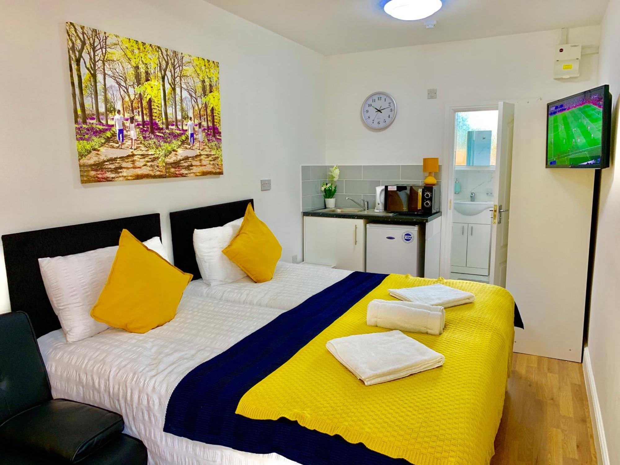 London Studio Apartments, Private Bathroom, Kitchenette, Parking, Np2 Εξωτερικό φωτογραφία